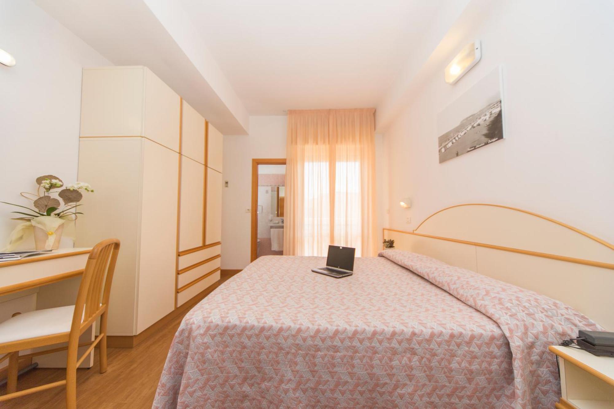 Hotel Silvia Misano Adriatico Quarto foto