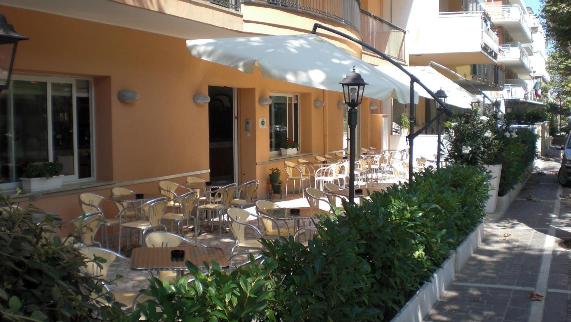 Hotel Silvia Misano Adriatico Exterior foto