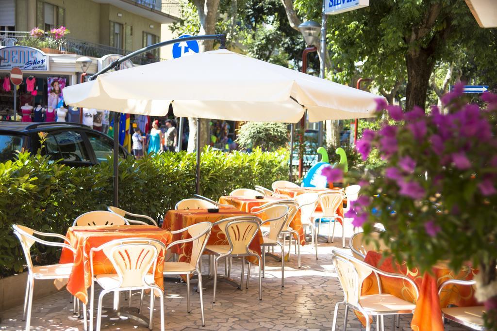 Hotel Silvia Misano Adriatico Exterior foto